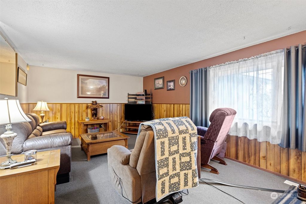 Photo of 20655 120th Avenue SE, Kent, WA 98031 (MLS # 2178481)