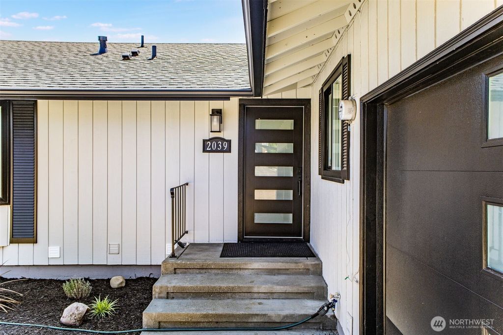 Photo of 2039 S 232nd Place, Des Moines, WA 98198 (MLS # 2412310)