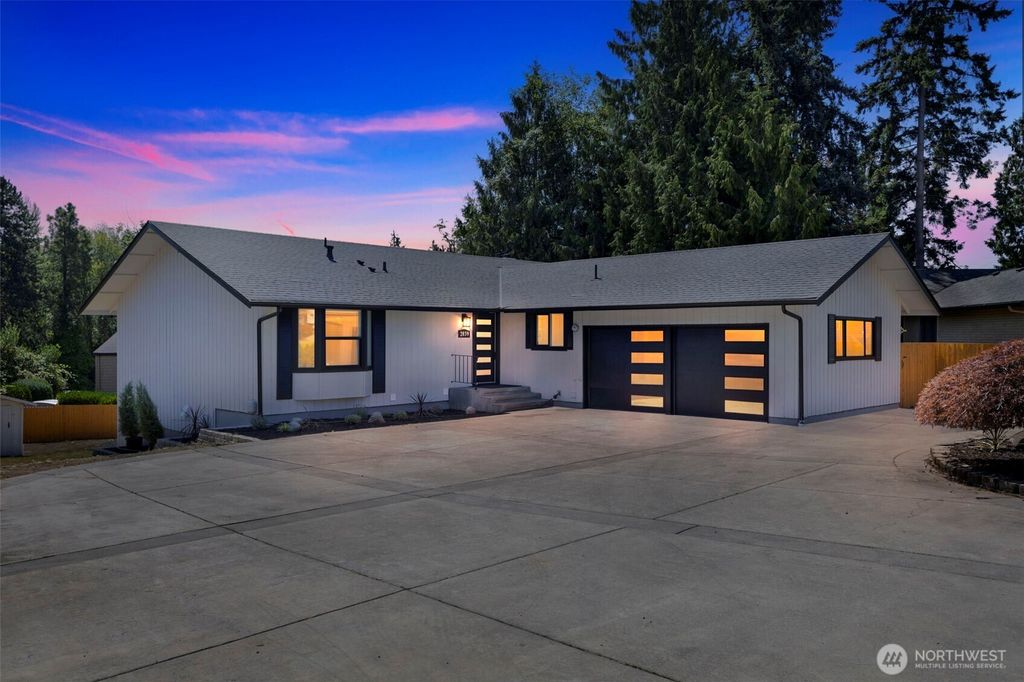 Photo of 2039 S 232nd Place, Des Moines, WA 98198 (MLS # 2412310)