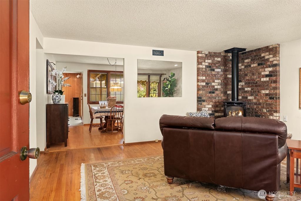Photo of 1260 168th Avenue NE, Bellevue, WA 98008 (MLS # 2518045)