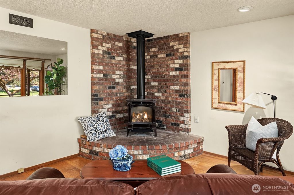 Photo of 1260 168th Avenue NE, Bellevue, WA 98008 (MLS # 2518045)