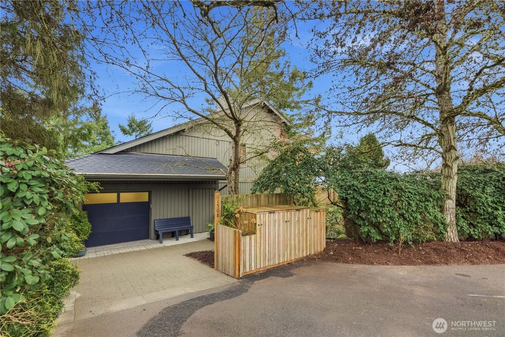 Photo of 11508 Durland Avenue NE, Seattle, WA 98125 (MLS # 2480863)