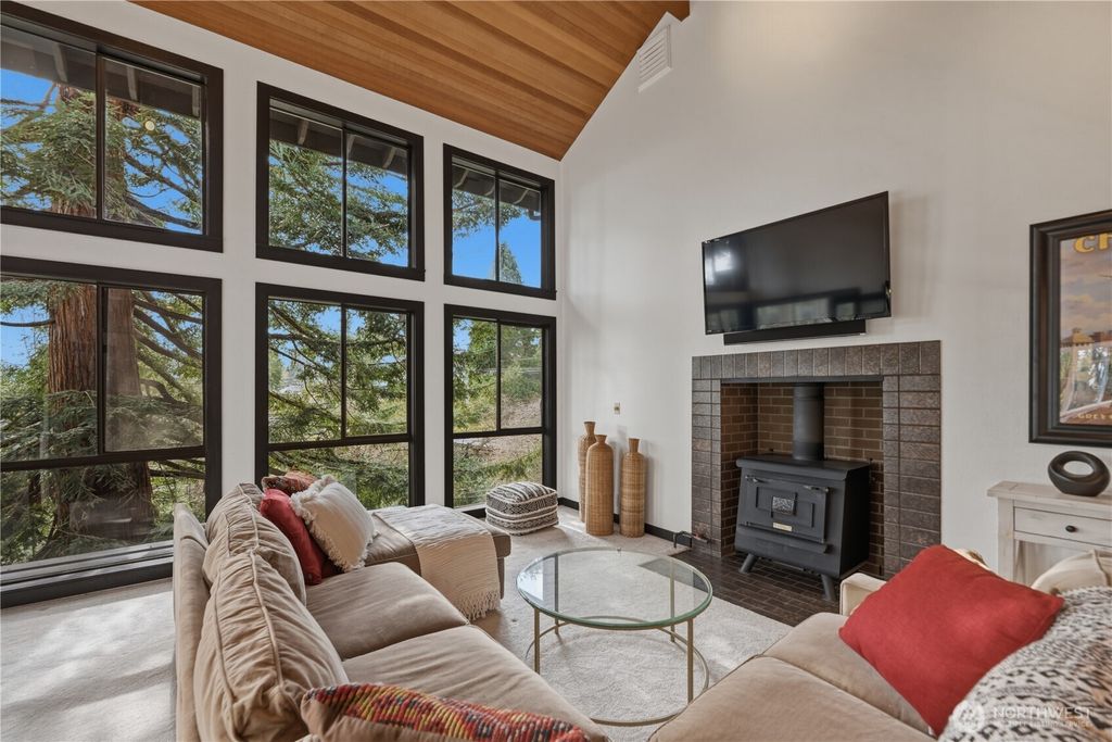 Photo of 11508 Durland Avenue NE, Seattle, WA 98125 (MLS # 2480863)