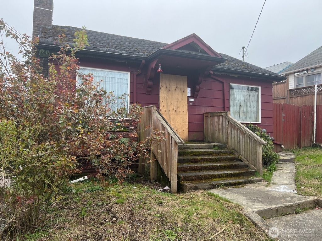 Photo of 1111 NE 80th Street, Seattle, WA 98115 (MLS # 2491672)