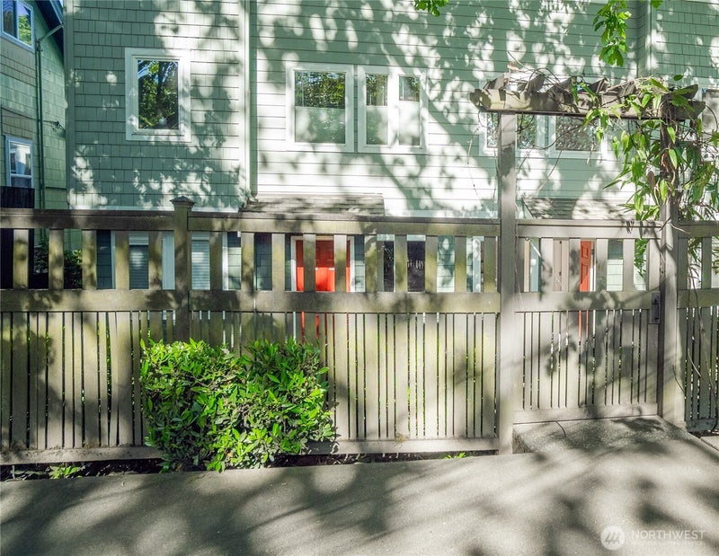 205 27th Avenue S 205