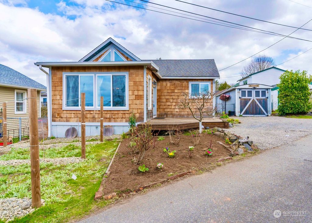 Photo of 3116 1/2 Tulalip Avenue, Everett, WA 98201 (MLS # 2050902)