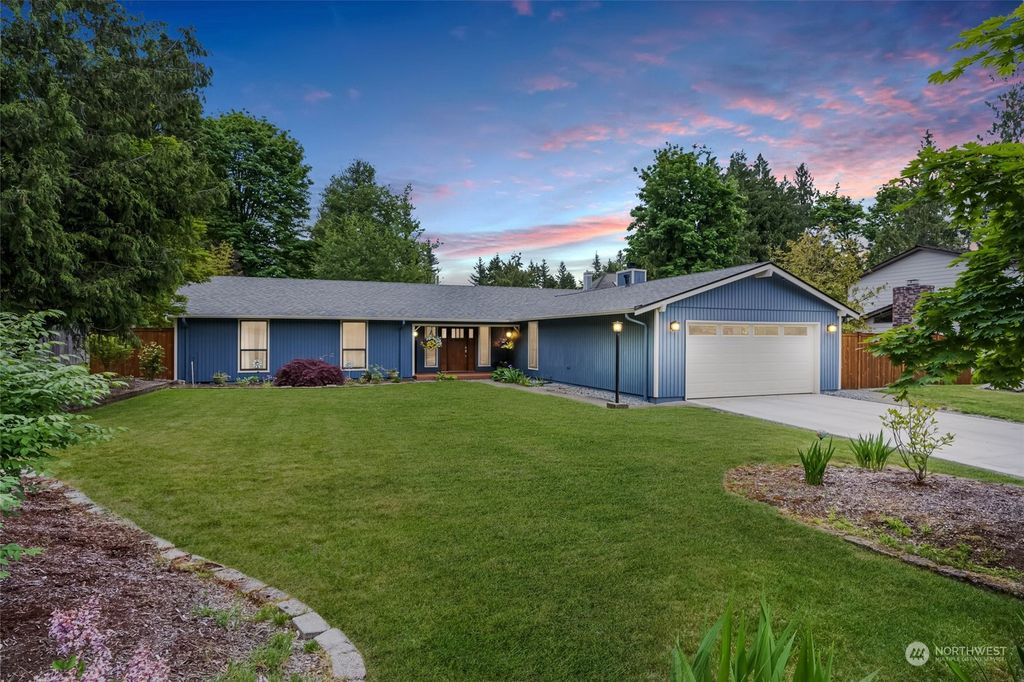 Photo of 25606 214th Avenue SE, Maple Valley, WA 98038 (MLS # 2070287)