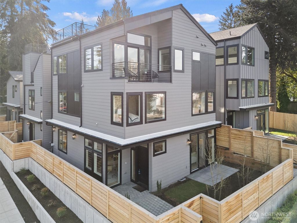 Photo of 1261 NE 100th Street, Seattle, WA 98125 (MLS # 2468922)