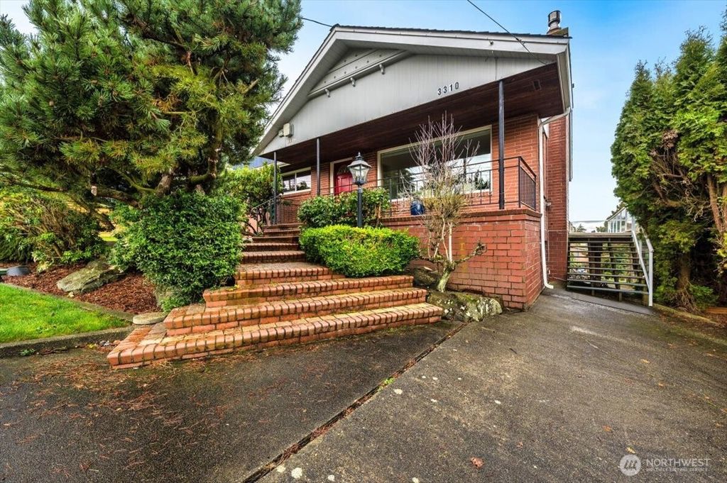 Photo of 3310 Federal Avenue, Everett, WA 98201 (MLS # 2336798)