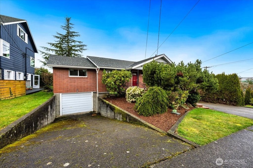 Photo of 3310 Federal Avenue, Everett, WA 98201 (MLS # 2336798)
