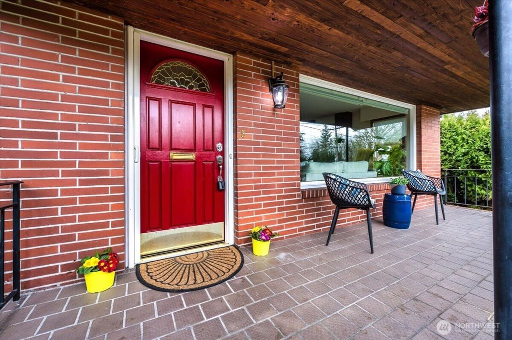 Photo of 3310 Federal Avenue, Everett, WA 98201 (MLS # 2336798)