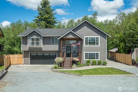 Photo of 933 E Sharon Avenue, Burlington, WA 98233 (MLS # 2542678)