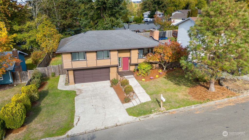 Photo of 1640 S 255th Place, Des Moines, WA 98198 (MLS # 2301250)