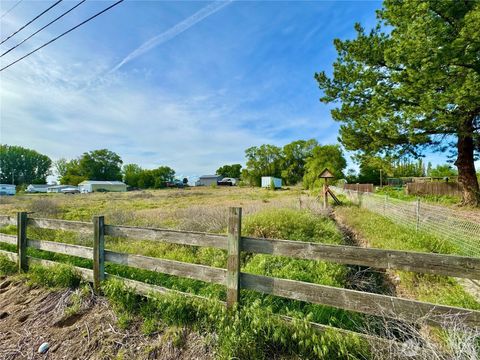 Photo of 7566 Rainier Road NE, Moses Lake, WA 98837 (MLS # 2522105)