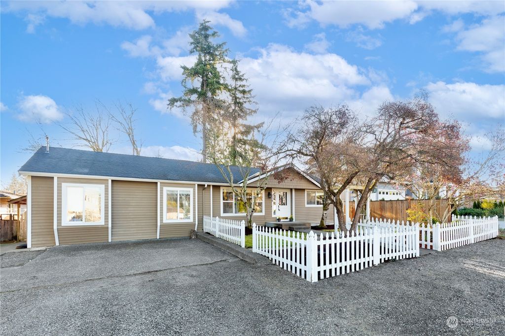 Photo of 216 106th Avenue SE, Bellevue, WA 98004 (MLS # 2208766)