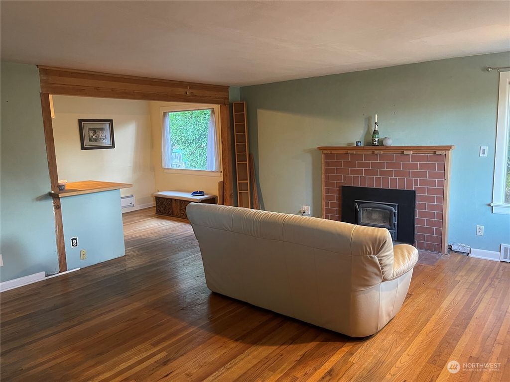Photo of 4010 NE 115th Street, Seattle, WA 98125 (MLS # 2005970)