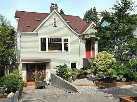 Photo of 807 16th Avenue #A, Seattle, WA 98122 (MLS # 2475746)