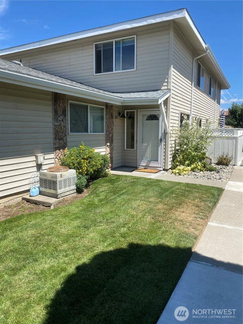 Photo of 100 Simon ST #31, East Wenatchee, WA 98802 (MLS # 2555371)