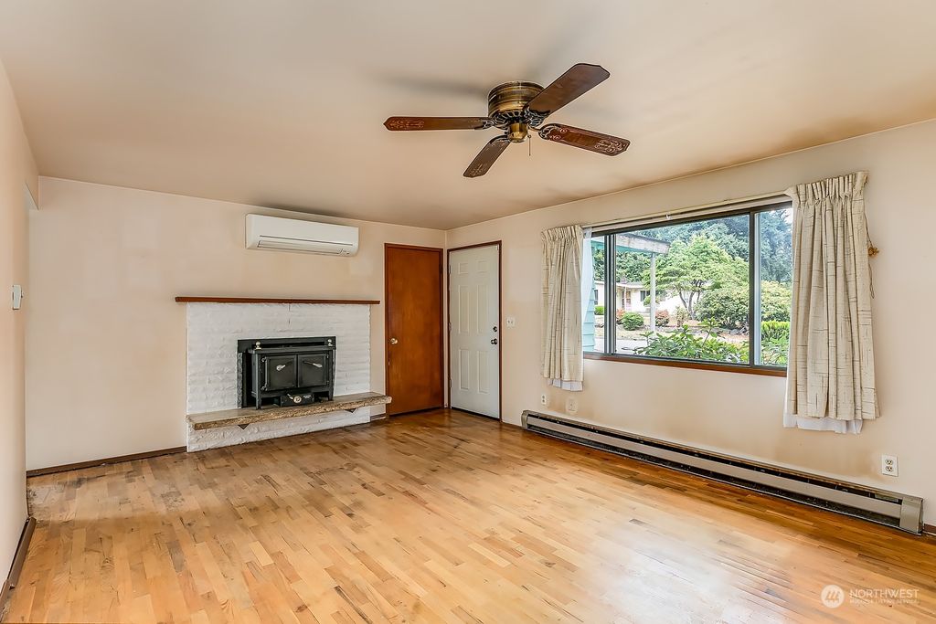 Photo of 1006 183rd Street SW, Lynnwood, WA 98037 (MLS # 2157392)