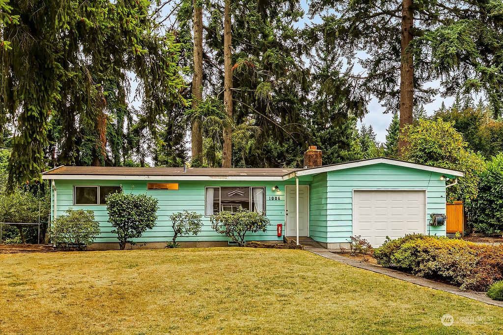 Photo of 1006 183rd Street SW, Lynnwood, WA 98037 (MLS # 2157392)