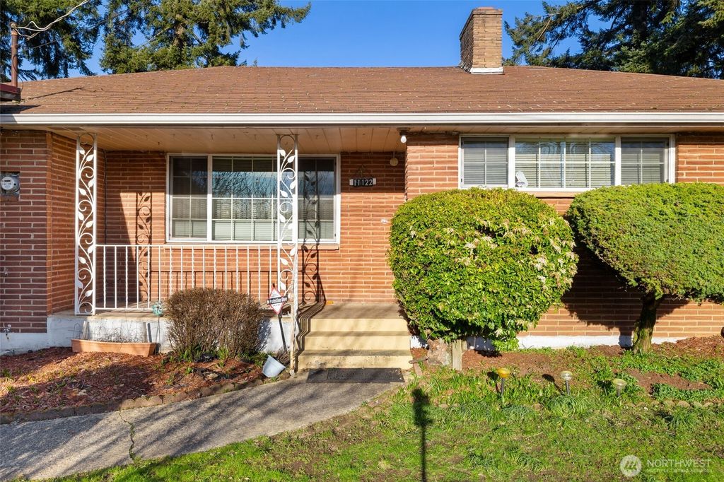 Photo of 11122 Luther Avenue S, Seattle, WA 98178 (MLS # 2479320)