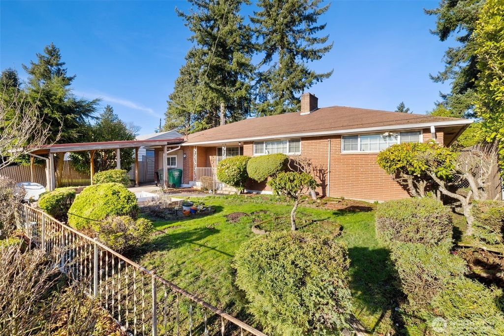 Photo of 11122 Luther Avenue S, Seattle, WA 98178 (MLS # 2479320)