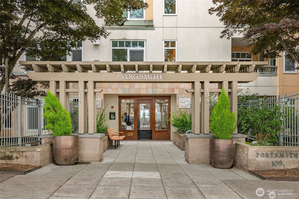 Photo of 109 2nd Street S #423, Kirkland, WA 98033 (MLS # 2412144)