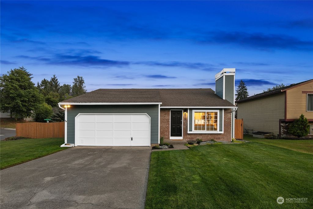 Photo of 815 SW 317th Place, Federal Way, WA 98023 (MLS # 2135165)