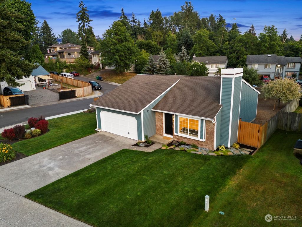 Photo of 815 SW 317th Place, Federal Way, WA 98023 (MLS # 2135165)