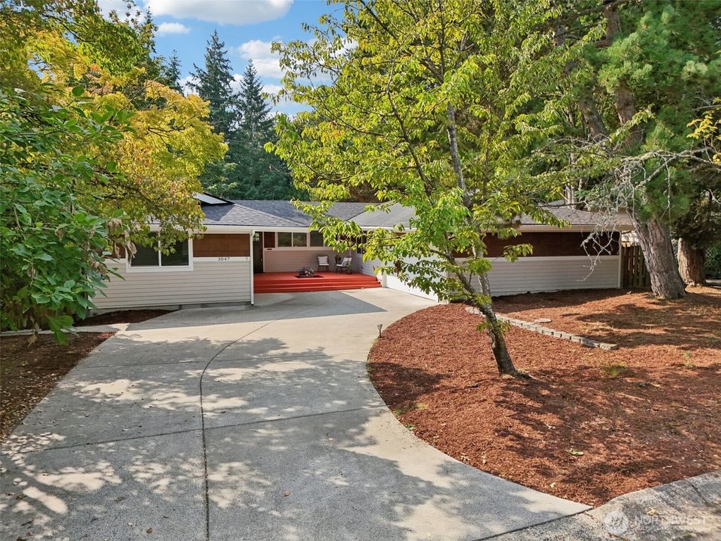 Photo of 3047 124th Avenue NE, Bellevue, WA 98005 (MLS # 2447891)