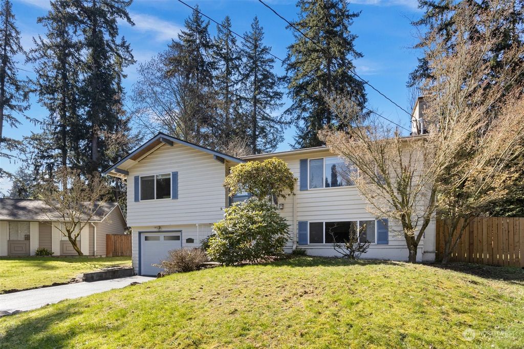 Photo of 13770 NE 75th Place, Redmond, WA 98052 (MLS # 2211904)