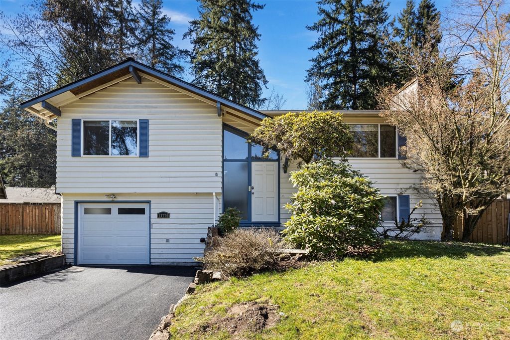 Photo of 13770 NE 75th Place, Redmond, WA 98052 (MLS # 2211904)