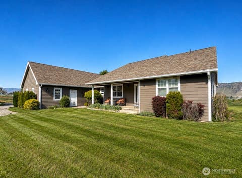 Photo of 22 Rooster Flats Road Rd, Oroville, WA 98844 (MLS # 2519326)