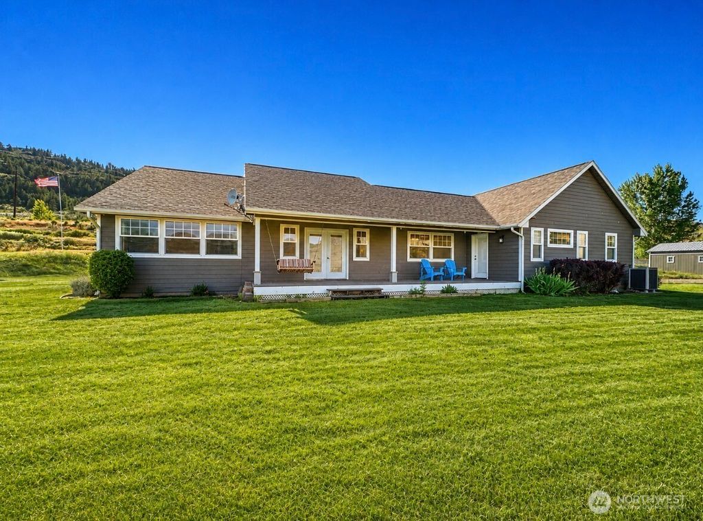 Photo of 22 Rooster Flats Road Rd, Oroville, WA 98844 (MLS # 2519326)