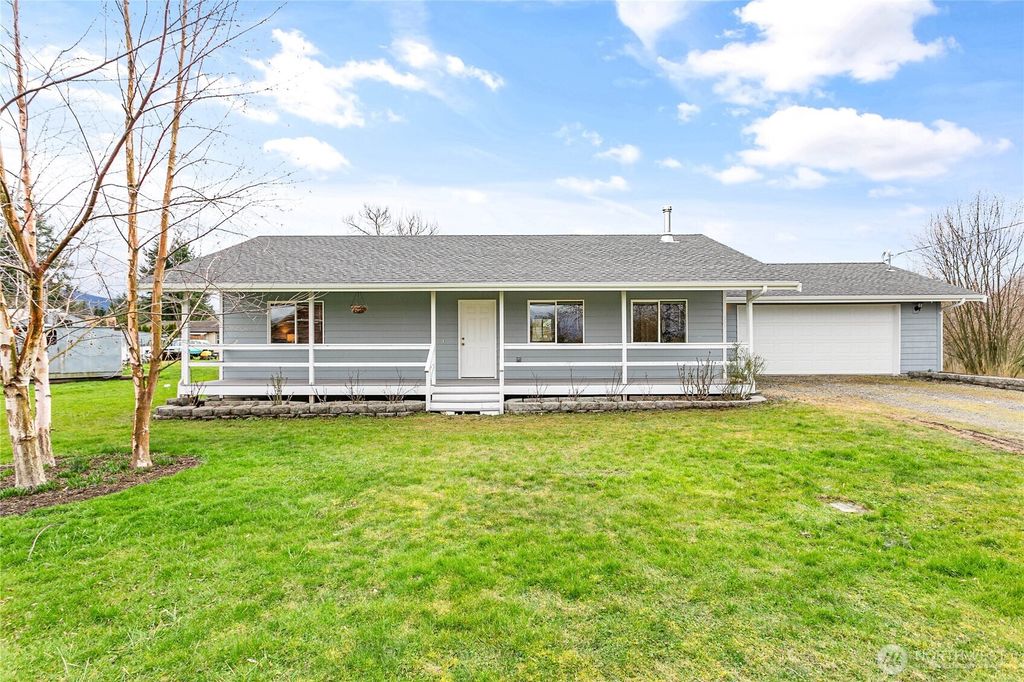 Photo of 303 Hayes Street, Nooksack, WA 98276 (MLS # 2485847)