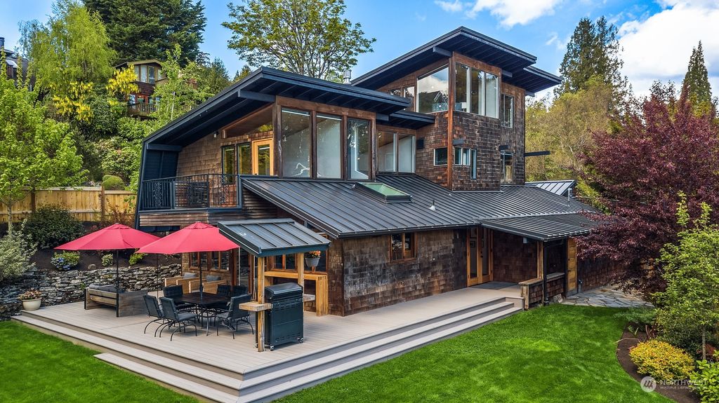 Photo of 1612 Grand Avenue, Seattle, WA 98122 (MLS # 2066164)