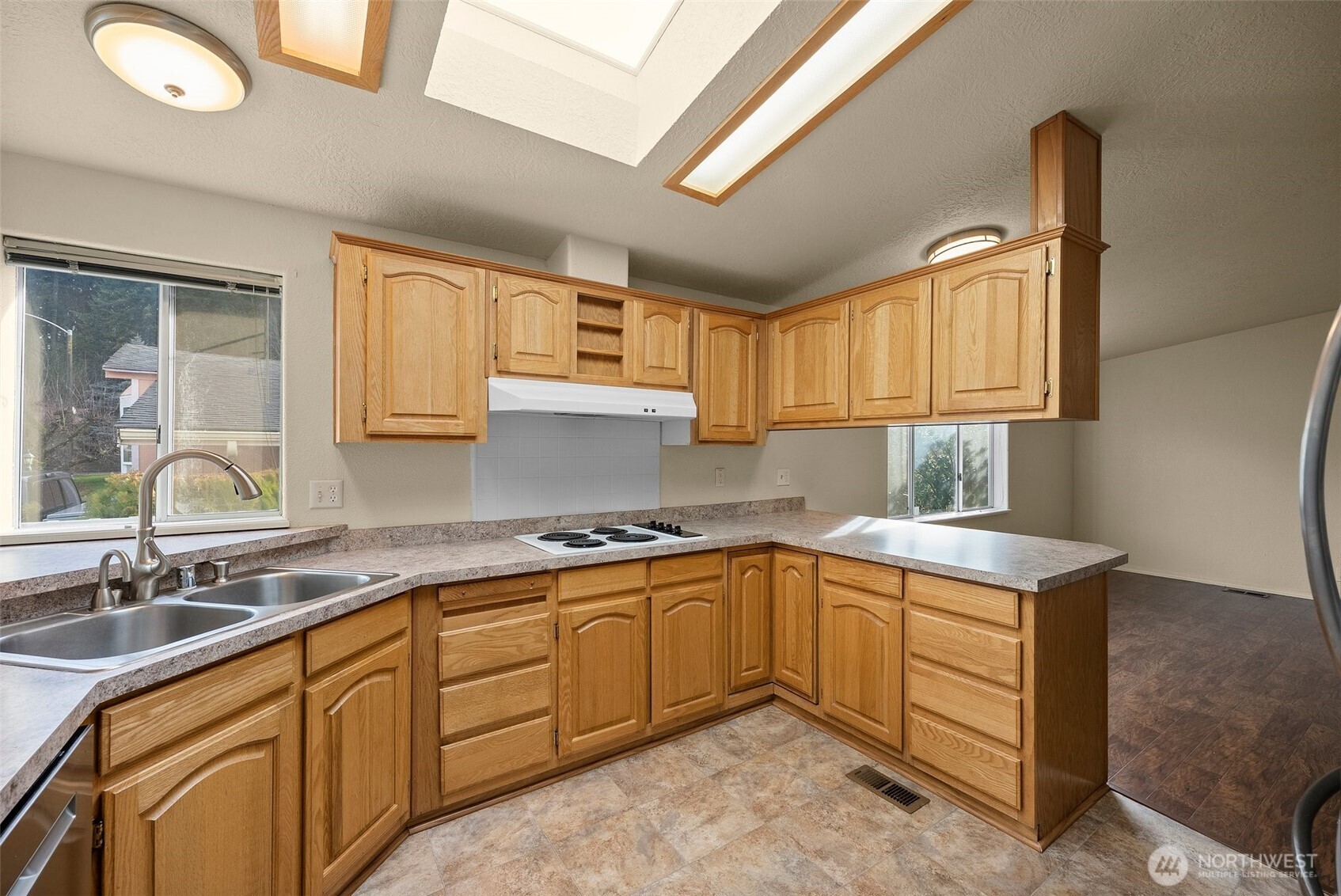 1560 Sunrise Avenue