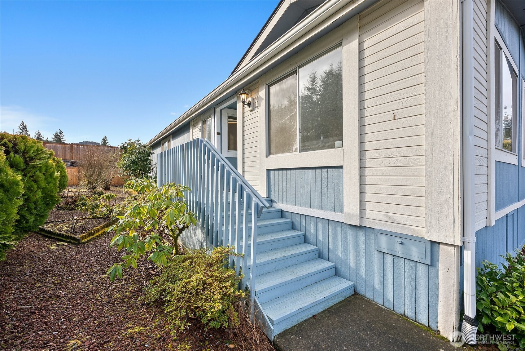 1560 Sunrise Avenue