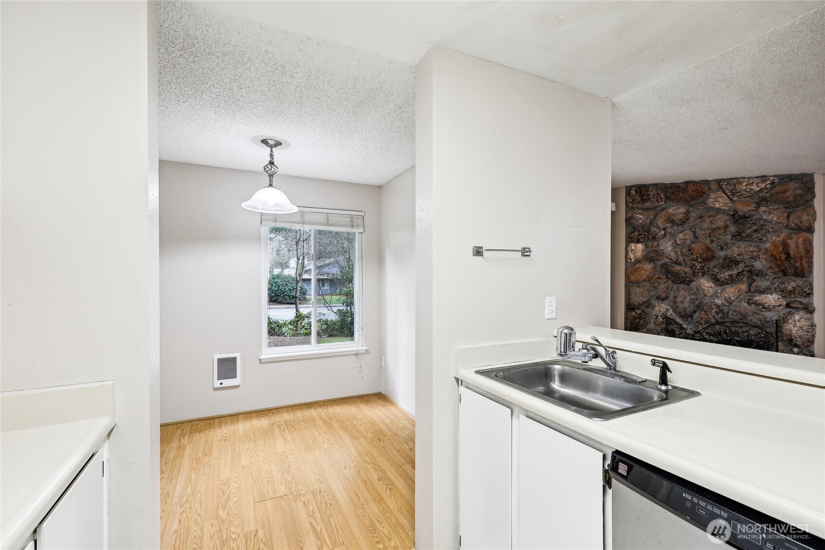 Federal Way, Washington 98003, United States, 1 Bedroom Bedrooms, ,1 BathroomBathrooms,Residential,Contingent,21378