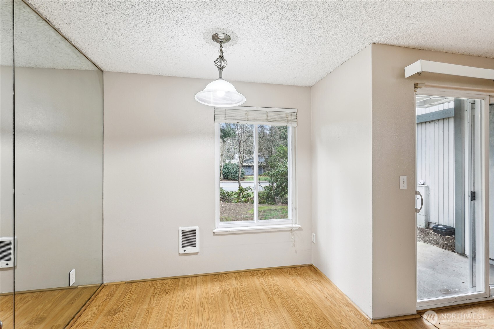 Federal Way, Washington 98003, United States, 1 Bedroom Bedrooms, ,1 BathroomBathrooms,Residential,Contingent,21378