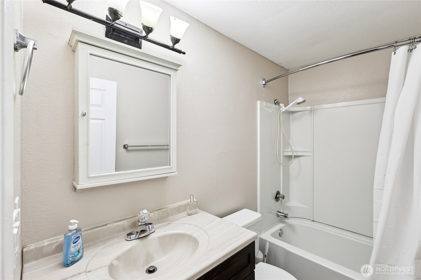 Federal Way, Washington 98003, United States, 1 Bedroom Bedrooms, ,1 BathroomBathrooms,Residential,Contingent,21378