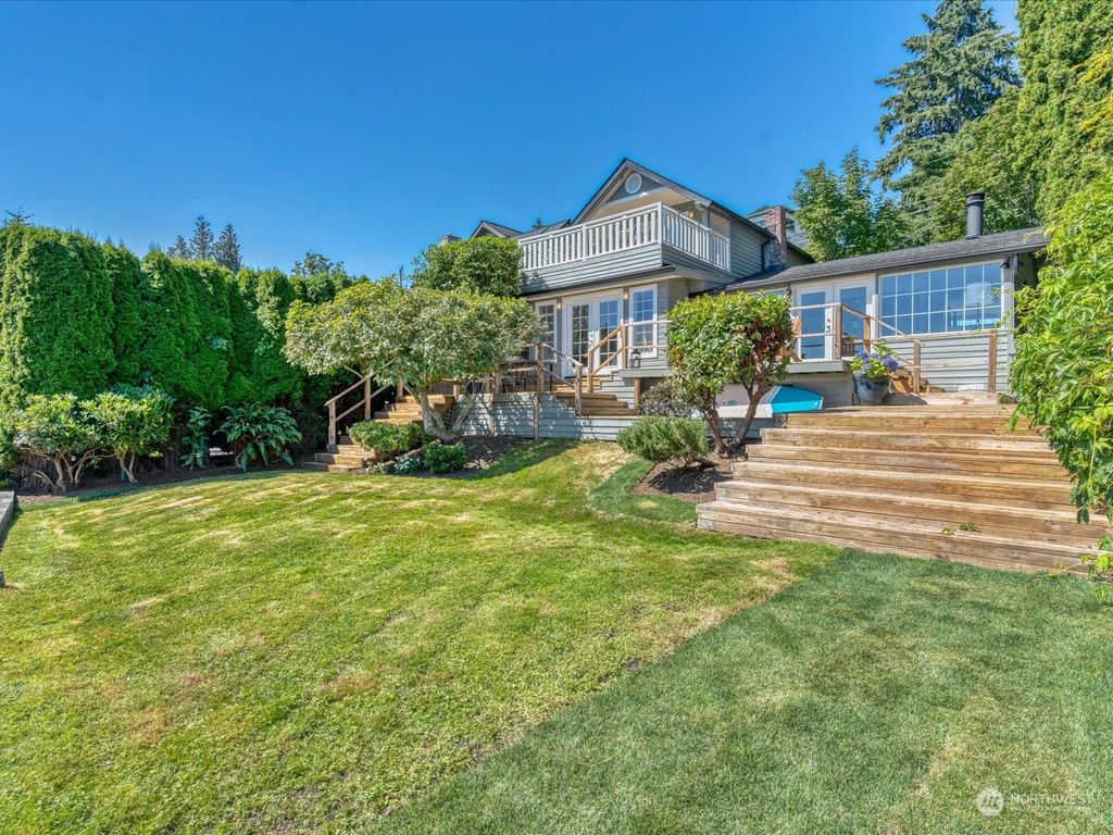 Photo of 10620 Riviera Place NE, Seattle, WA 98125 (MLS # 2008791)