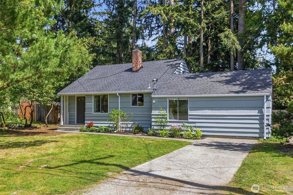 Photo of 18024 Corliss Avenue N, Shoreline, WA 98133 (MLS # 2511046)