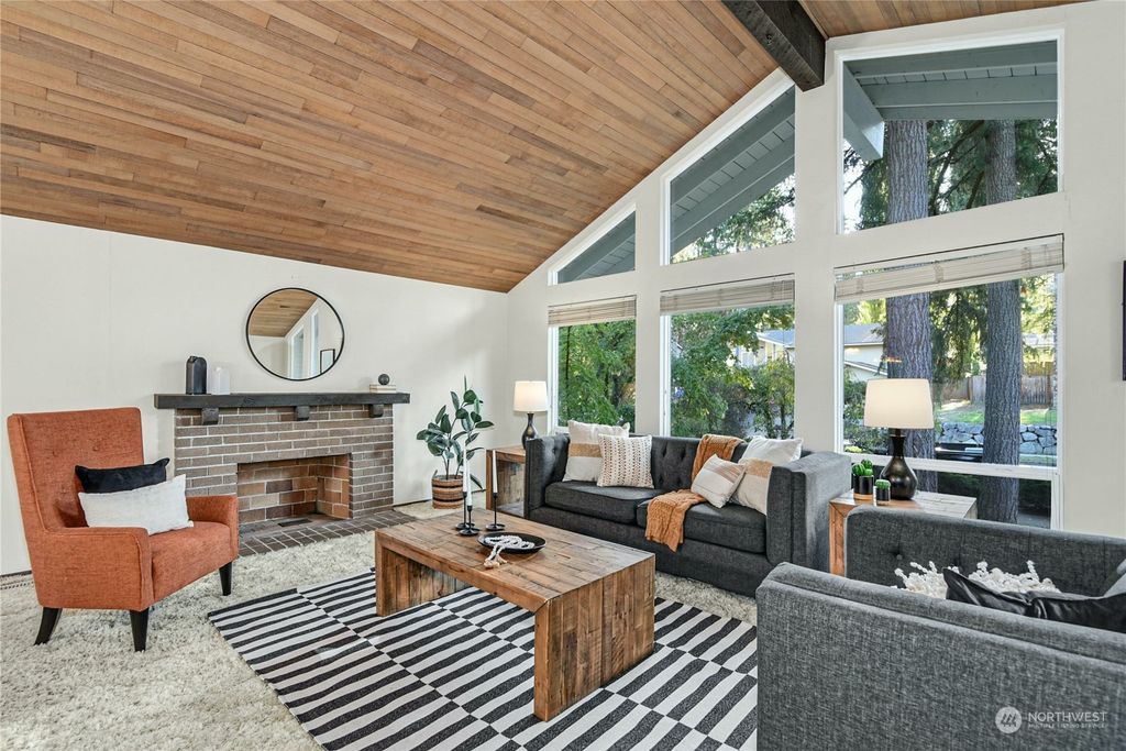 Photo of 18210 NE 31st St, Redmond, WA 98052 (MLS # 2175055)