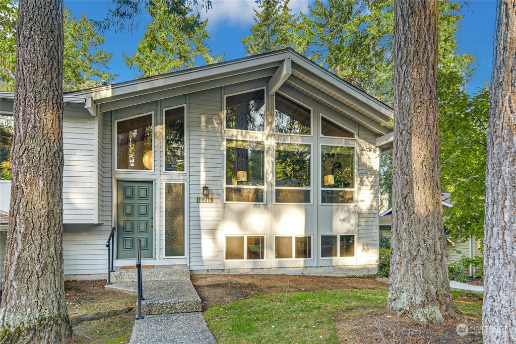Photo of 18210 NE 31st St, Redmond, WA 98052 (MLS # 2175055)