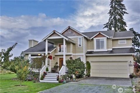 Photo of 5007 Chipshot Way, Freeland, WA 98249 (MLS # 2472266)