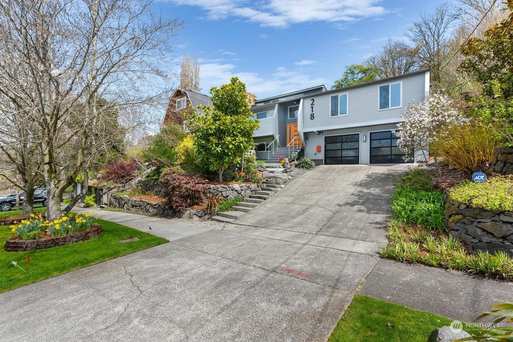 Photo of 218 32nd Avenue E, Seattle, WA 98112 (MLS # 2058024)