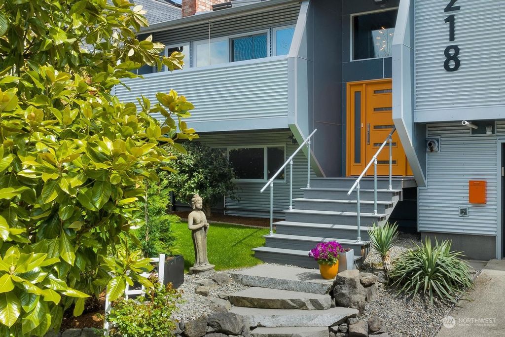 Photo of 218 32nd Avenue E, Seattle, WA 98112 (MLS # 2058024)