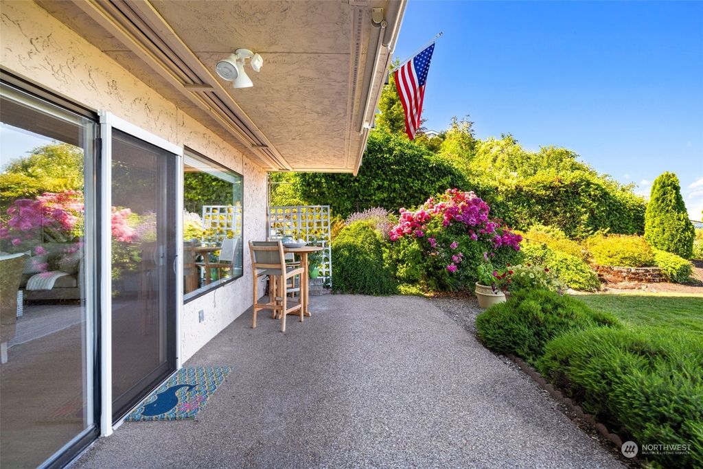 Photo of 28303 Sound View Drive S #101, Des Moines, WA 98198 (MLS # 2271175)