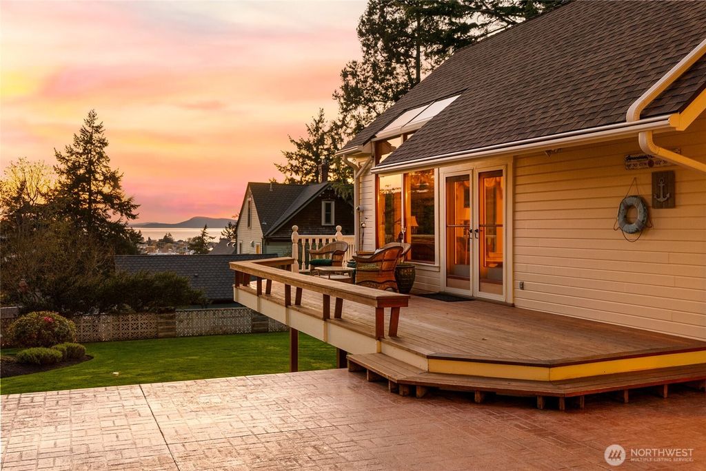 Photo of 303 7th Street, Anacortes, WA 98221 (MLS # 2502890)